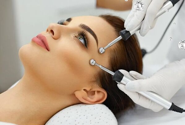 Thérapie par micro-courant - une méthode matérielle pour rajeunir la peau du visage