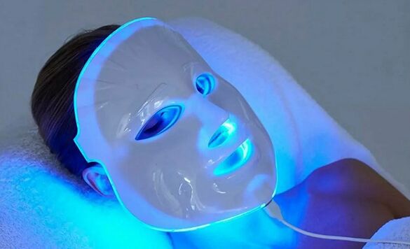Traitement de photothérapie LED pour lutter contre les changements liés à l'âge de la peau du visage
